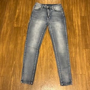 light washed skinny jeans